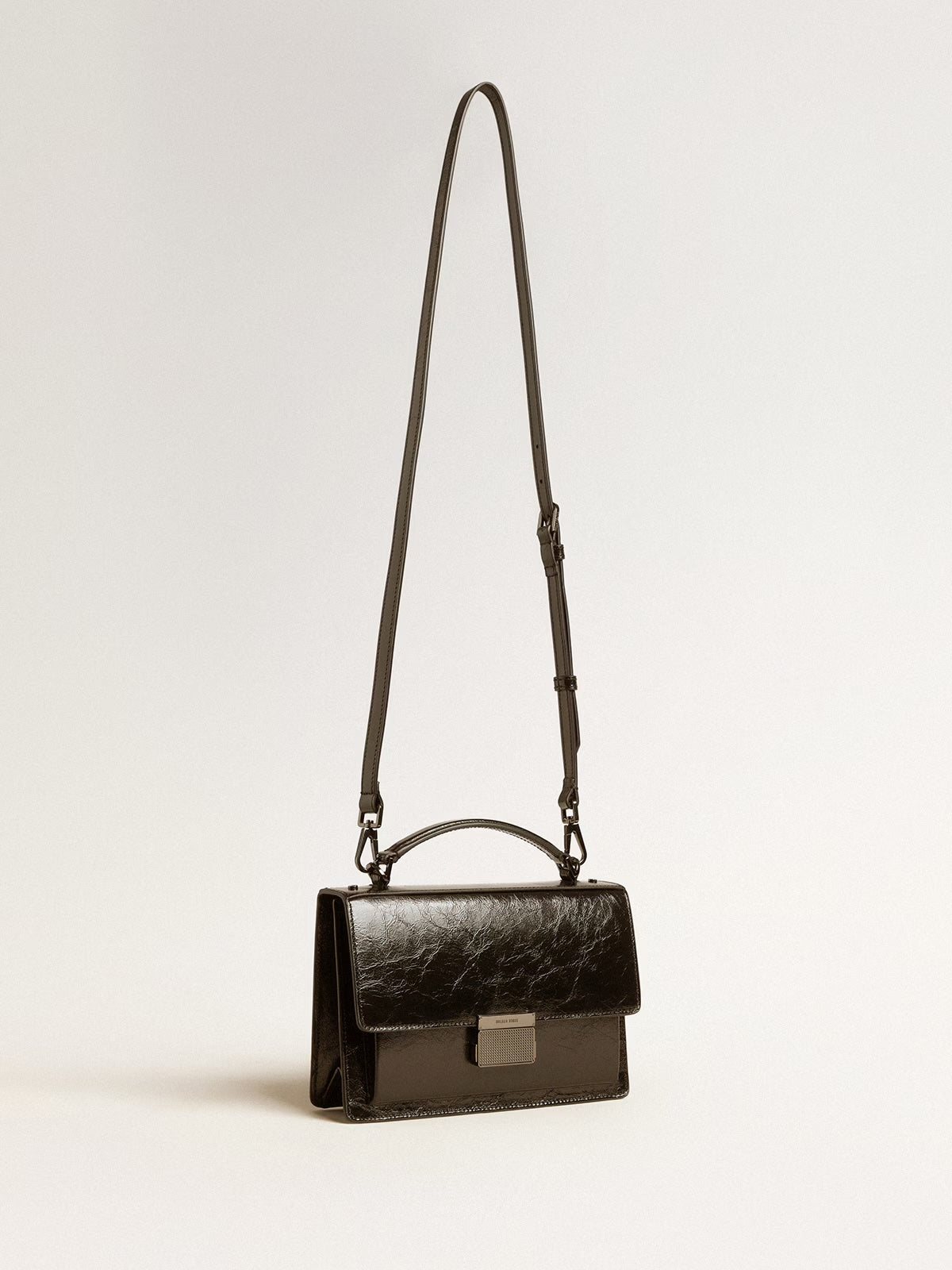 golden-venezia-bag-shiny-wavy-leather