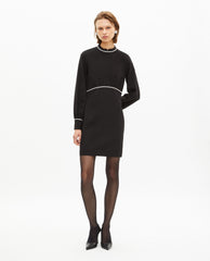 ROBE COURTE A MANCHES LONGUES COL MONTANT