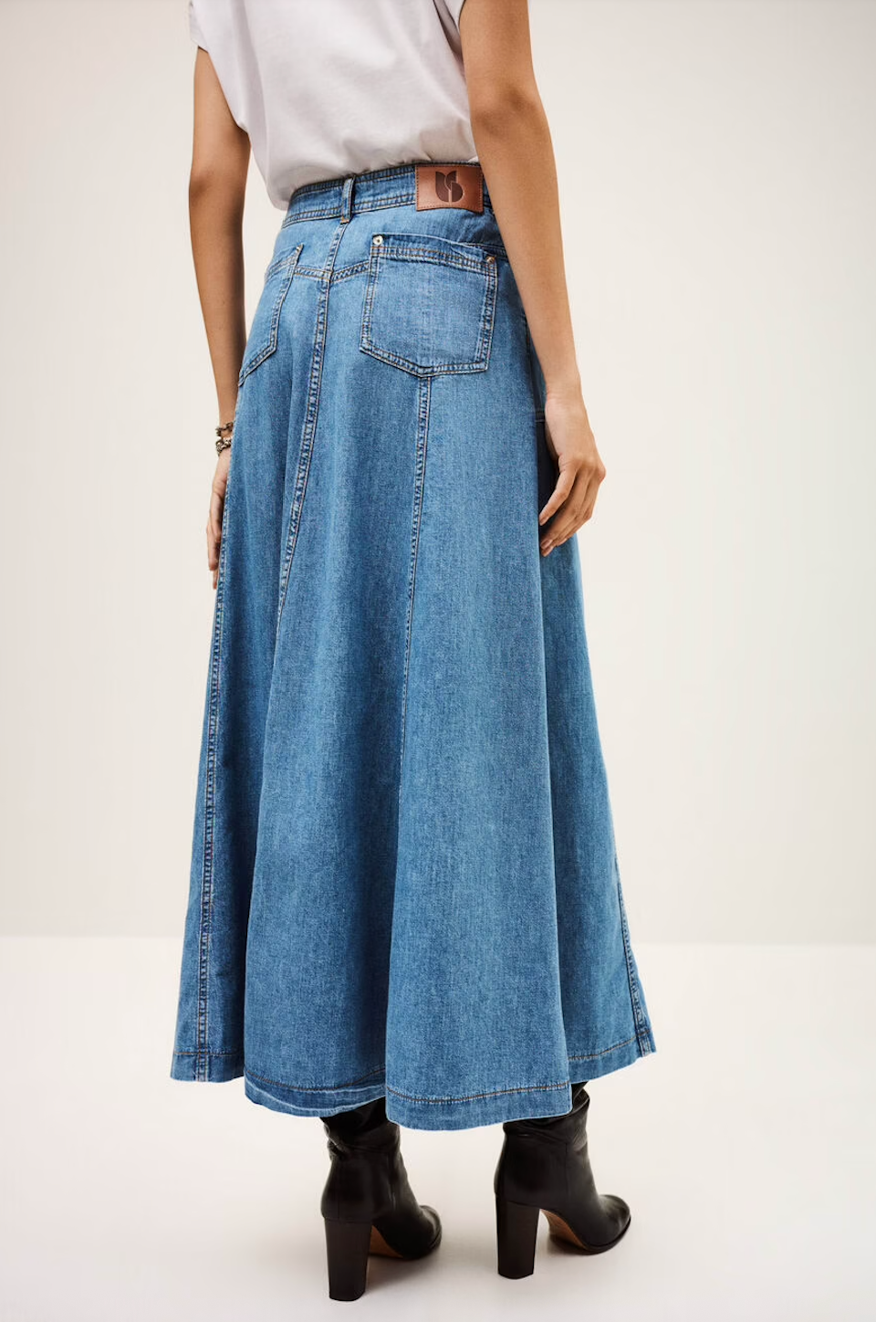 SKIRT LADDIE
