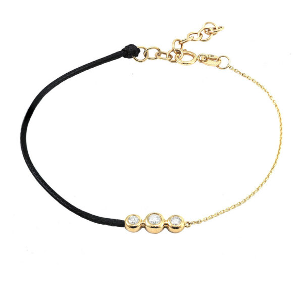 Pulsera mitad hilo mitad cadena, con 3 brillantes.