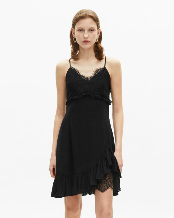 ROBE COURTE A BRETELLE A DENTELLE